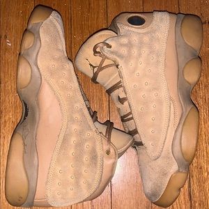 Jordan 13’s Boys grade school 6.5
